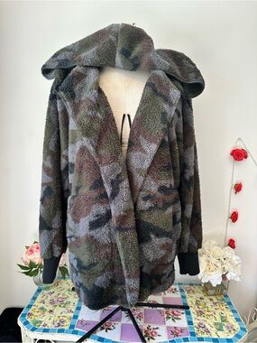 Mystree Camo Sherpa Cardigan Jacket in Green and Gray